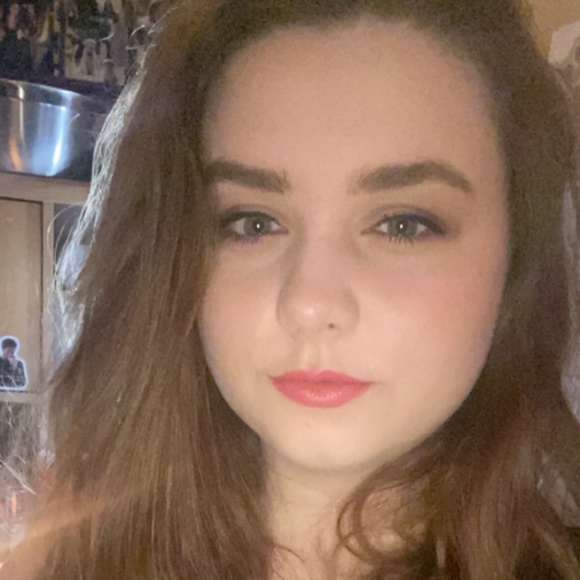 Meet your Posher, Emma - Picture 1 of 2